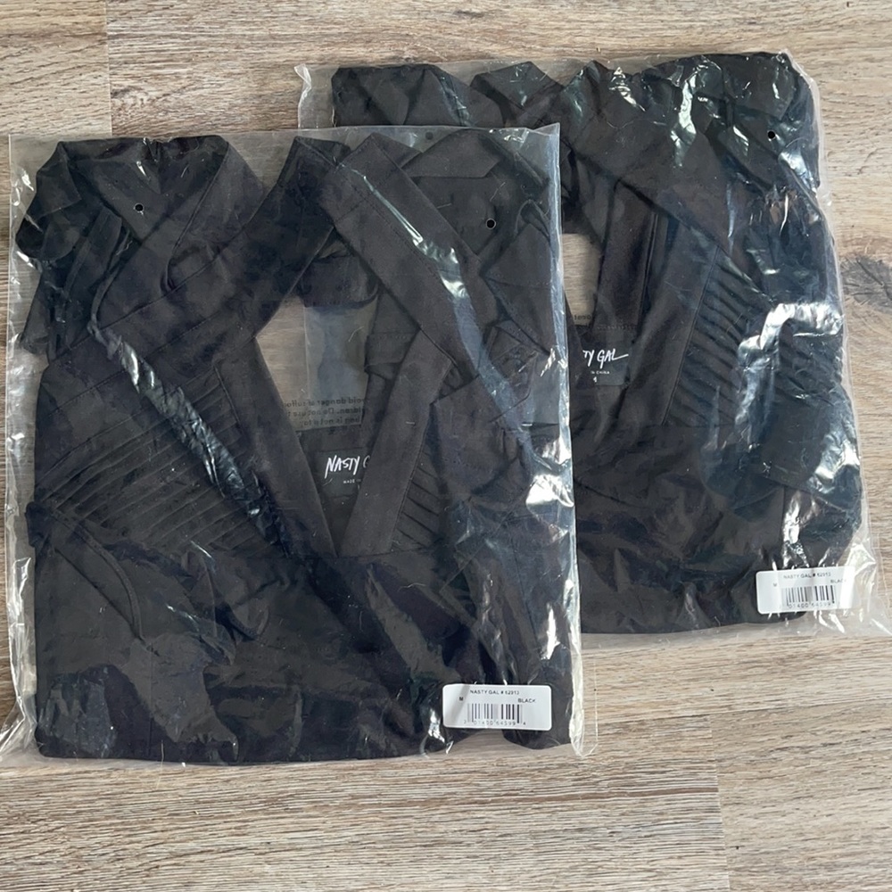 Black Ruffle Cross-Neck Crop Top - Picture 5 of 9